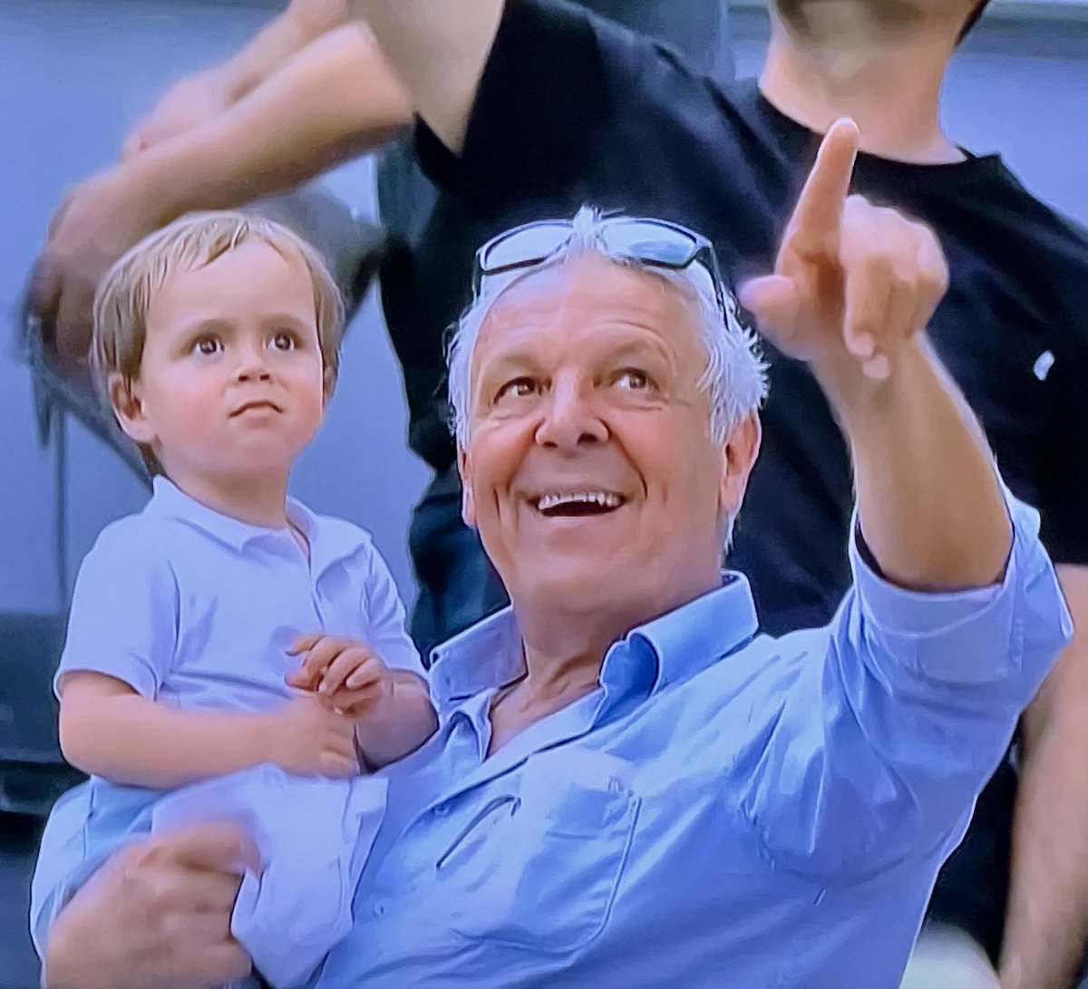 Baby Rafa is celebrating the win of his daddy with his granddaddy. So cute! 🥰😘 The 3 generations of Nadals (male) are present in Foro Italico center court of Rome. @RafaelNadal 🐐👑🥇 #ItalianOpen #TennisTV