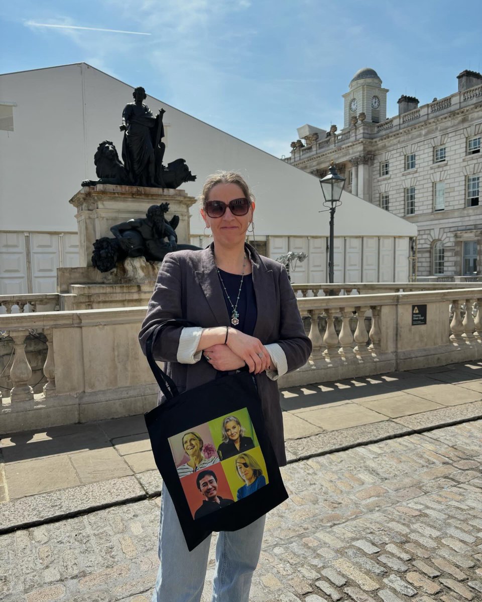 Lovely seeing you @fiona_obrien! Thank you for all you do for journalists and #pressfreedom. So great to see more women in this space. That’s a very cool @CFWIJ tote bag 💕🌺