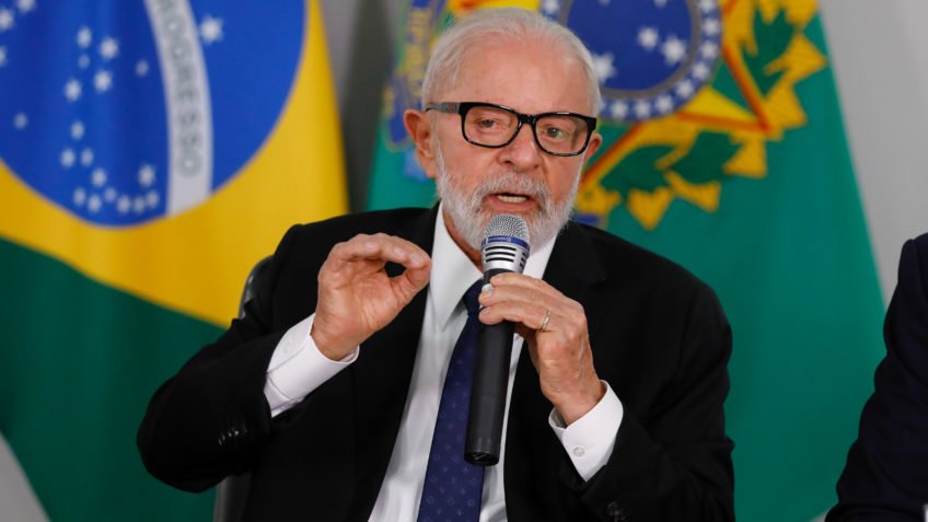 🚨VAMOS SUBIR UMA TAG: Em homenagem às diversas ações do Governo <a href="/LulaOficial/">Lula</a> para ajudar a população do Rio Grande do Sul, peço que comentem LULA SALVA O RS! Essa é uma maneira de afastar as narrativas mentirosas da extrema-direita no que diz respeito à ajuda do Governo Federal.