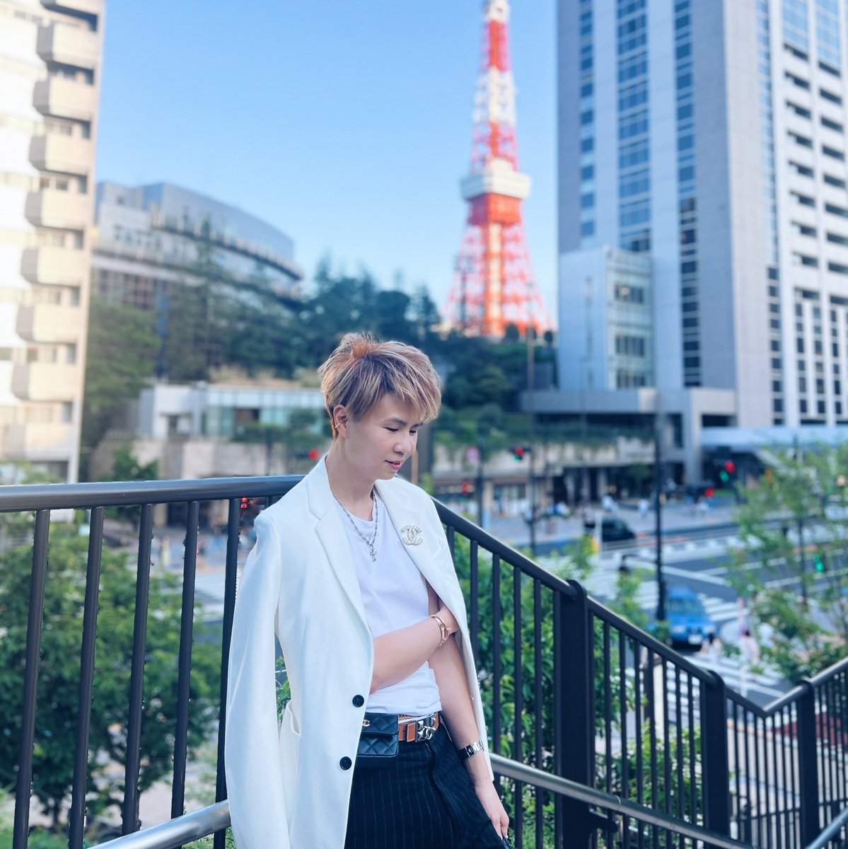 OMJamieViolin's tweet photo. 幸福な 
.
.
.
#omjamie #smile #ootd #tokyo #japan #relax #freedom #love #pose #white #chanel #musician #youtuber #photooftheday #snap #tokyotower #麻布台hills #cool #fortunate #fashion #style #outfitoftheday #justeunclou #zara #white https://t.co/l2B480fmZF