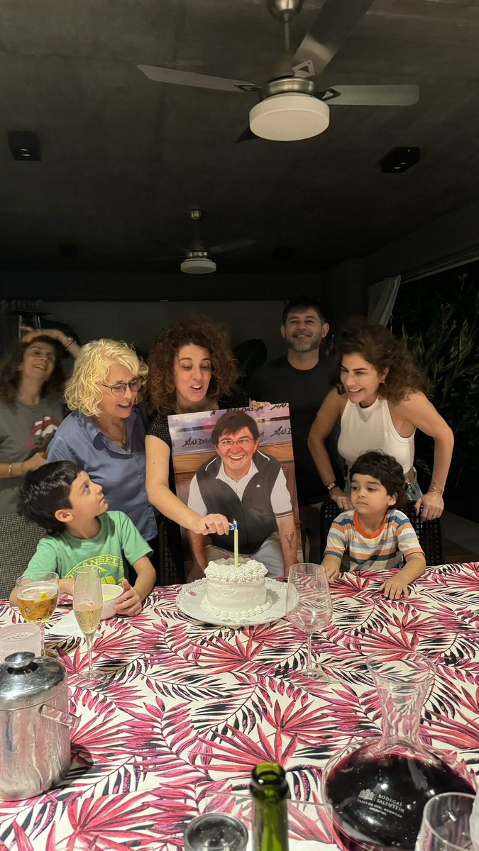 mi abuelo fallecido cumpliria años asi que le hicimos una gigantografia para festejarlo mi evento familiar mas normal