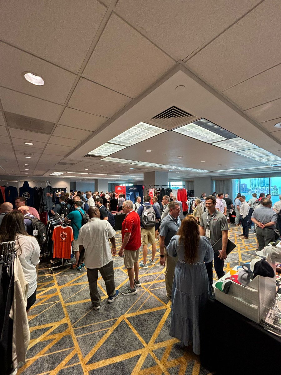 This vendor hall is #Stacked!‼️💯 Today our sales teams have the opportunity to listen to a few private presentations, as well as network with some of the best vendors in the business! #AlliSportsSummit24 #DayTwo