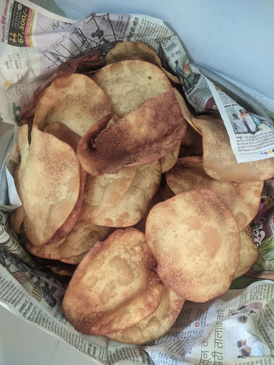 AniGowardhan's tweet photo. My mom today made delicious Papdi 😋
#Papdi
#AniketGowardhan https://t.co/0QXoAMn0RY