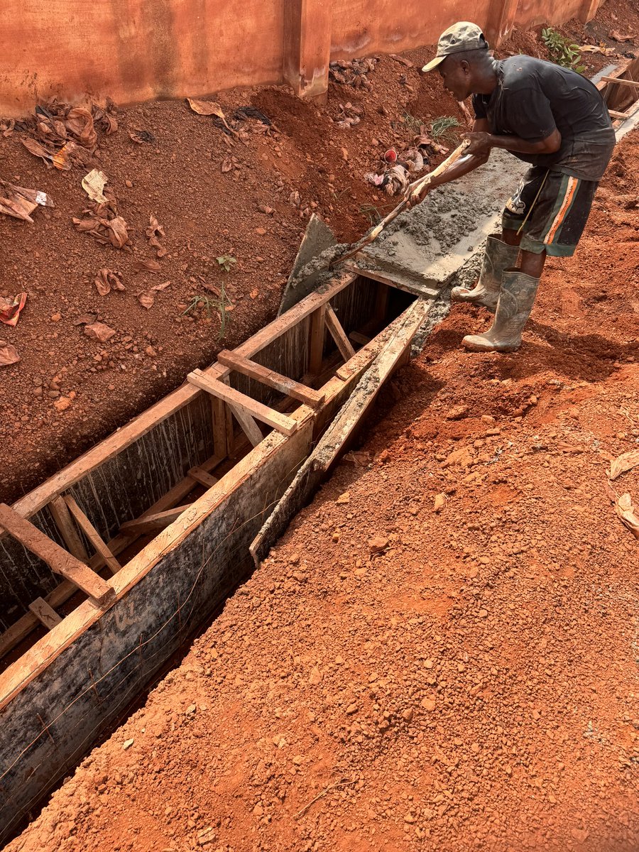 According to the workers on this site private residents of Lomalinda have contributed money to construct drainages as the rainy season befalls them. 

This is the condition of roads in Maryland/Monarch Layout, Enugu City. 

What did the former Governor of Enugu State do with our