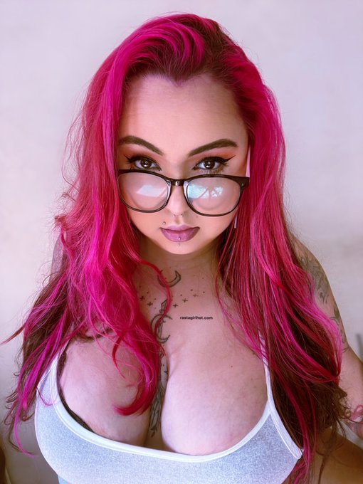 Girls want 1 thing and it starts with a C 🤭 https://t.co/9xfgwI93OJ