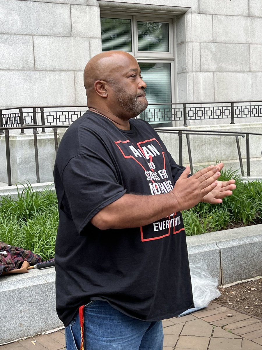 @thewayhomeDC @miriamskitchen @UPOinDC @EveryoneHomeDC @jufj @DCFPI @JustRecoveryDC @homeless_law @ItsDanaWhite @WashLegalClinic Hearing from incredible activist Wesley Thomas: A housing voucher saved my life HOUSING IS LIFE HOUSING IS HEALTH #HousingEndsHomelessness #StopTheCuts @thewayhomeDC @miriamskitchen @BreadfortheCity