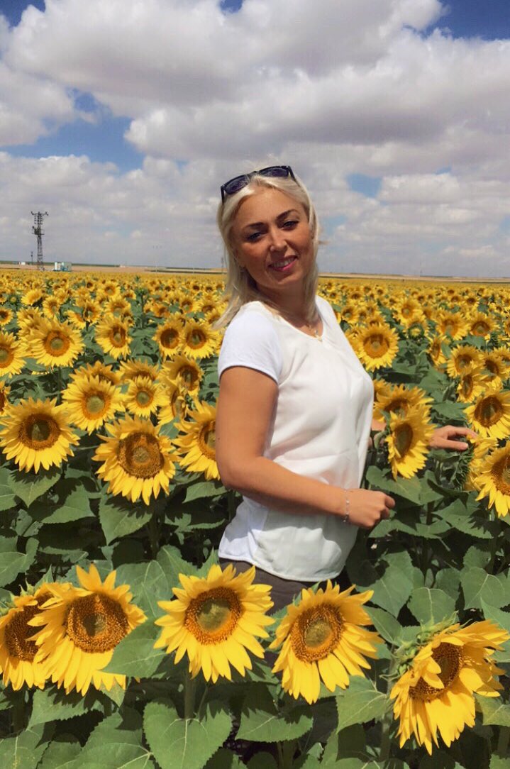 Güne açan çiçekler gibiyiz 🌻🌻 iyi akşamlar 💛 #tbt #TBThursday