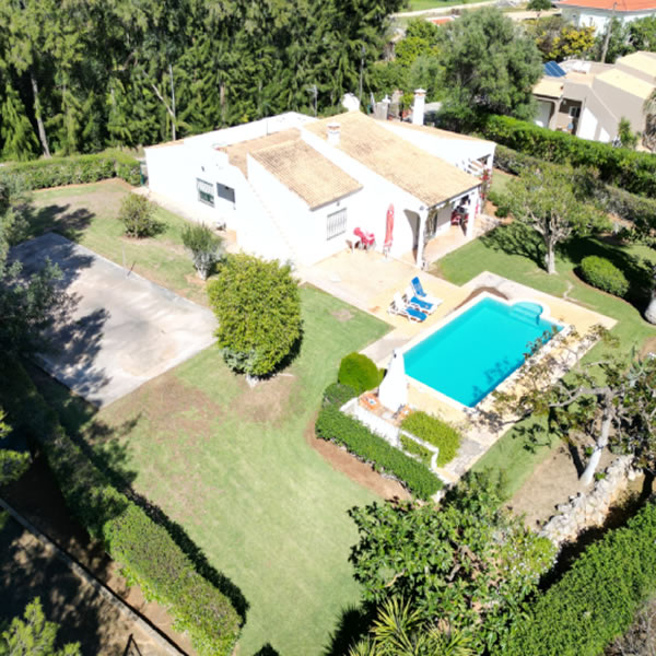algarve_news's tweet photo. Almancil: Spacious Three Bedroom Bungalow with Sprawling Garden Oasis. @beverywhere
https://t.co/bcb4Itrk7J
#Almancil #bungalow #singlestorey #largegarden #propertyforsale #realestate #investmentproperty #algarve https://t.co/qBvyojXVlC