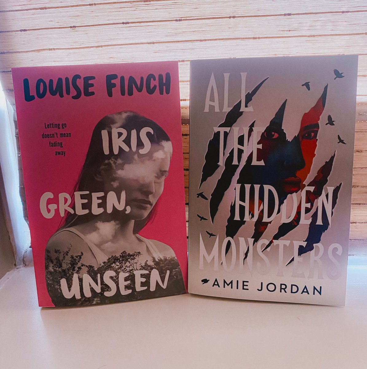 To celebrate my book birthday, I treated myself to new releases from @LouFinchWrites and @amiescool whose books are also out today. Lou’s Eternal Return is a speculative classic so I’m v. hype for this, and Hidden Monsters is a must-have supernatural/crime crossover 📷🐺 Excite!