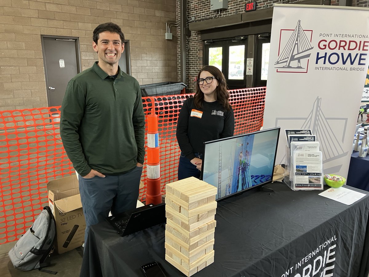 The #GordieHoweBridge project team is here at Build: Detroit’s Youth Skilled Trades Challenge, talking skilled trades careers with young Detroit students. 🇺🇸