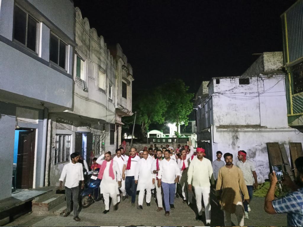 RamMurtiVermaSP's tweet photo. समाजवादी पार्टी (इंडिया गठबंधन) से 55- लोक सभा अम्बेडकर नगर के प्रत्याशी श्री लालजी वर्मा जी के लिए अपने विधानसभा टाण्डा के शहर में अपनों से मिल कर मतदान करने की अपील किया।

@yadavakhilesh @samajwadiparty @LaljiVermaSP https://t.co/0N1Eg3TGAb