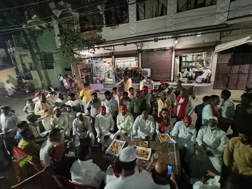 RamMurtiVermaSP's tweet photo. समाजवादी पार्टी (इंडिया गठबंधन) से 55- लोक सभा अम्बेडकर नगर के प्रत्याशी श्री लालजी वर्मा जी के लिए अपने विधानसभा टाण्डा के शहर में अपनों से मिल कर मतदान करने की अपील किया।

@yadavakhilesh @samajwadiparty @LaljiVermaSP https://t.co/0N1Eg3TGAb