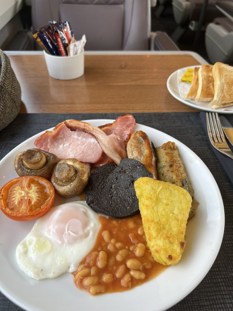 @nonstopeurotrip @_DiningCar @tfwrail @seatsixtyone @AndyBTravels A recent @tfwrail breakfast…