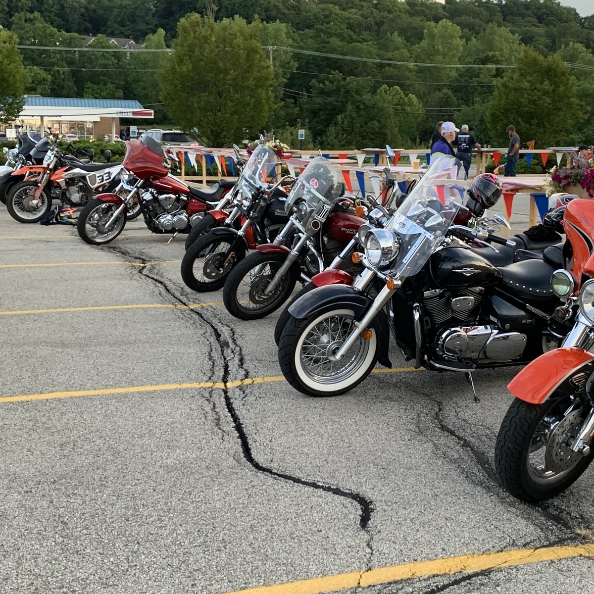 Bike Night with CCR Moto Group is tonight at the brewery starting at 5pm! We also have Euchre at 7pm in the beer hall - sign up for free on Sign Up Genius through the link below or the link in our bio. signupgenius.com/go/10C0E49ADAF…