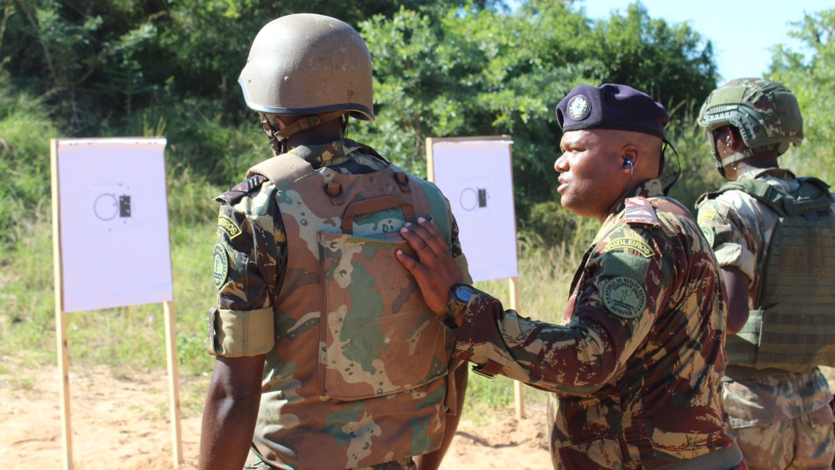 Ready? FIRE!💥
At Katembe TC #EUTMMOZ Trainers from @MarinhaPT🇵🇹 and @ItalianNavy🇮🇹 continue Train the Trainers.
We trained handguns & assault rifles handling, shooting techniques & rapid magazine changes to FADM future trainers.🤝
Let's keep up the good work!💪
@eu_eeas @EUinMoz