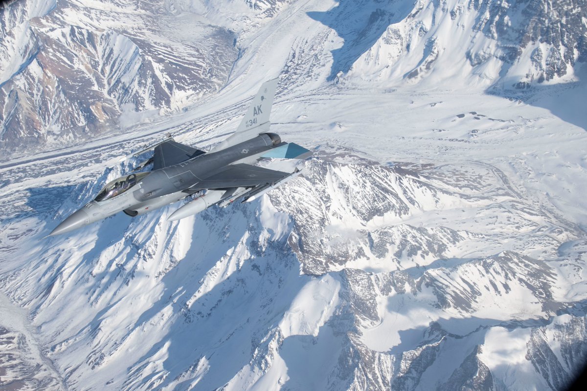 .@AKNationalGuard Airmen provided air refueling to U.S. military and partner nation aircraft during the @PACAF-led exercise Red Flag-Alaska 24-1, giving participants the means to go the distance. 🔗ngpa.us/29571 📸ngpa.us/29572