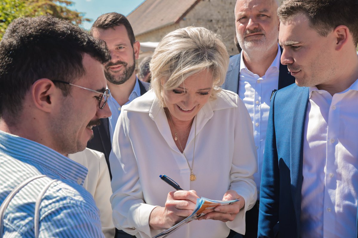 À Bergères, Marine Le Pen rencontre un vif succès auprès des habitants et des visiteurs. Le 9 juin, les Français qui aspirent à une France prospère et puissante devront se mobiliser pour donner à Jordan Bardella la victoire la plus massive possible.