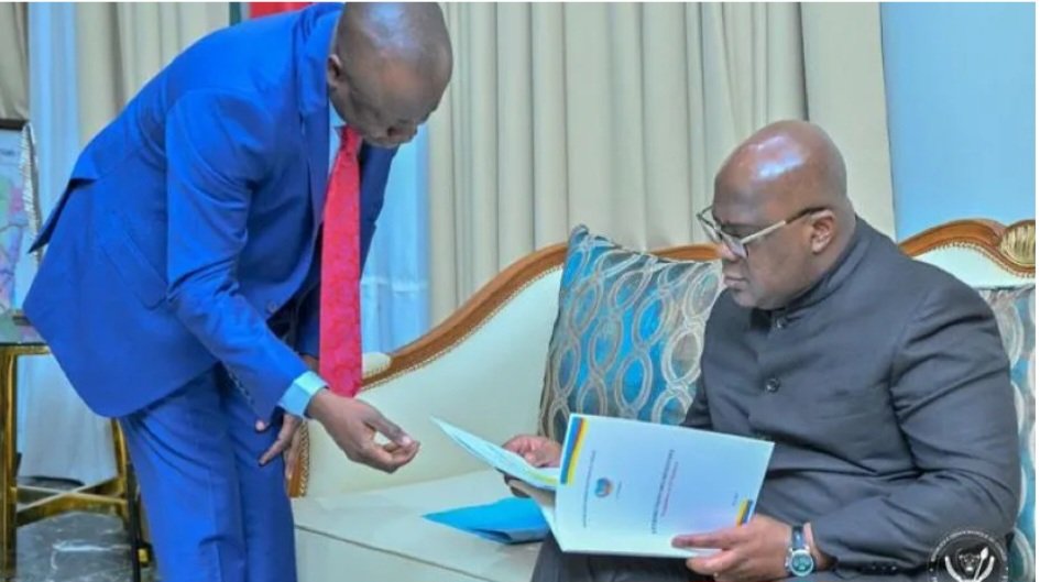 YvesBuya1's tweet photo. #RDC Futur Gouvernement : Félix Tshisekedi (@fatshi13_) et  @AugustinKabuyaT ont échangé le mercredi dans la soirée à propos de la liste UDPS. Voici la répartition des ministères pour l'UDPS hormis le quota des alliés
✅️ Zone Ouest (Kinshasa, Grand Bandudu, Kongo-central): 1 Ministère 
✅️ Kasaï : 1 ministère
✅️ Kasaï-Central : 1 Ministère
✅️ Kasaï-Oriental : 1 Ministère
✅️ Grande orientale : 1 Ministère 
✅️Grand Équateur  : 1 Ministère 
✅️Grand Katanga : 2 Ministères
@reporter243
@simeonisako13