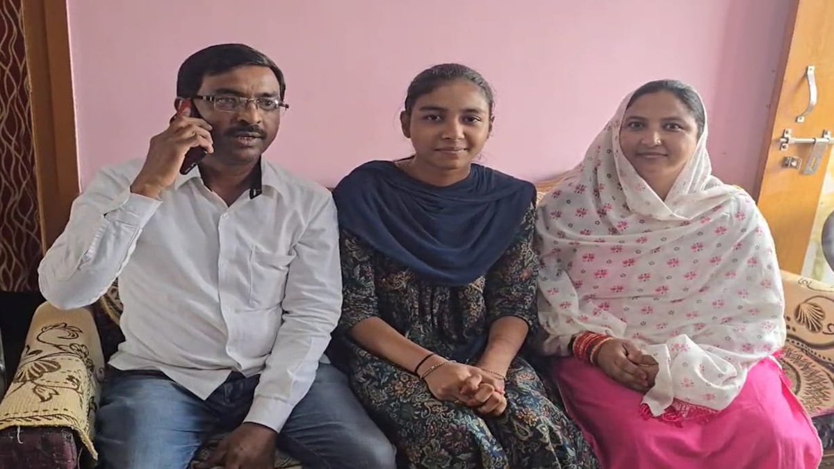 Simran Sabba ( D/o Shahid Ansari), a class 10 student in Jashpur district of Chhattisgarh, has topped the state by scoring 99.5%. - Honisha came 2nd & Shreyansh yadav came 3rd.