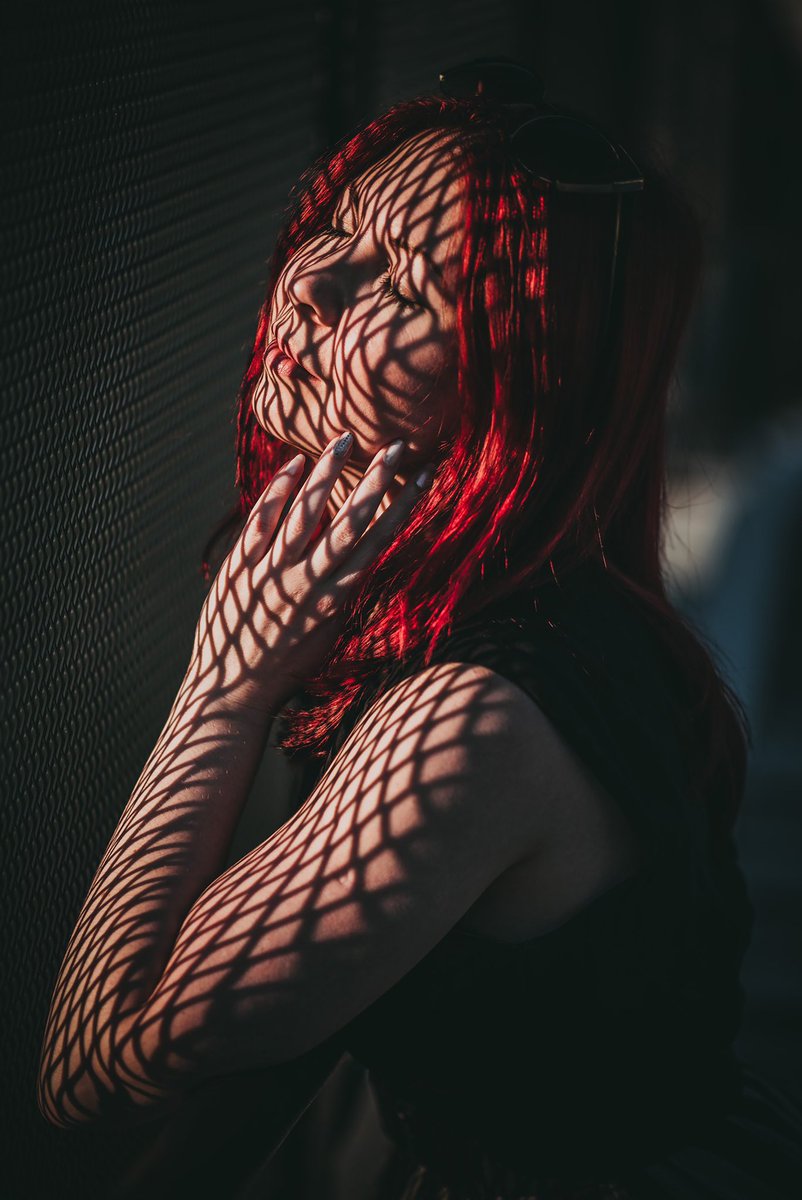 ❤️ NEW DROP ❤️ ‼️ My first NFT photo ‼️ The photo was taken at sunset out of doors. The shadow of the grate formed a bizarre pattern on my face and body. A Mysterious Pattern 2/2 30 tez objkt.com/tokens/KT1NCK6… @therealdonjibo @Ying819 @sightZz07 @Artful3ndeavors