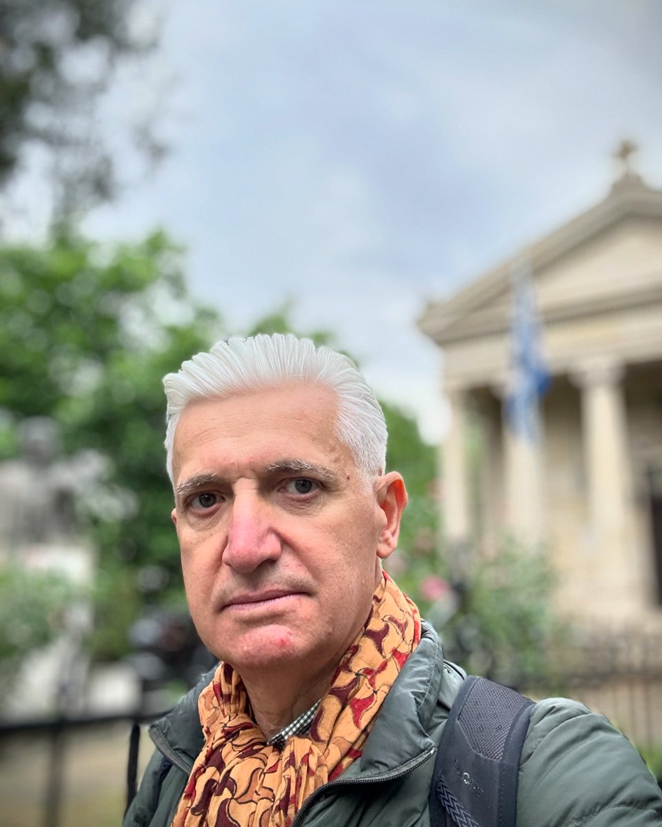 My monthly fresh haircut in front of the Greek Church of Bucharest. The theme was called by Bogdan, my hairdresser, “Youth”, for some reasons that I miss, probably because is still spring. #haircut #greekchurch #bucharest #balkans #southeasteurope #casedeepoca #valentinmandache