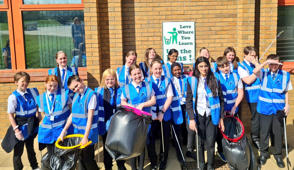 Welcome to the faces of our future! 🙌💚 Shoutout to our <a href="/TrinityAcademyC/">Trinity Academy Cathedral</a> students for getting involved in this community litter pick last week🚮 The sun was shining as a huge THANK YOU 🌞😎 #LitterPick #Wakefield