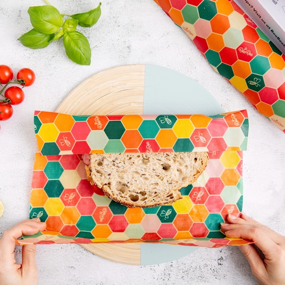 🐝  @BeeBeeandleaf have created a plastic-free, compostable alternative to cling film. Made from beeswax and organic cotton, their natural and reusable food wraps are all ethically made in England. Genius!

#SeeThingsDifferently