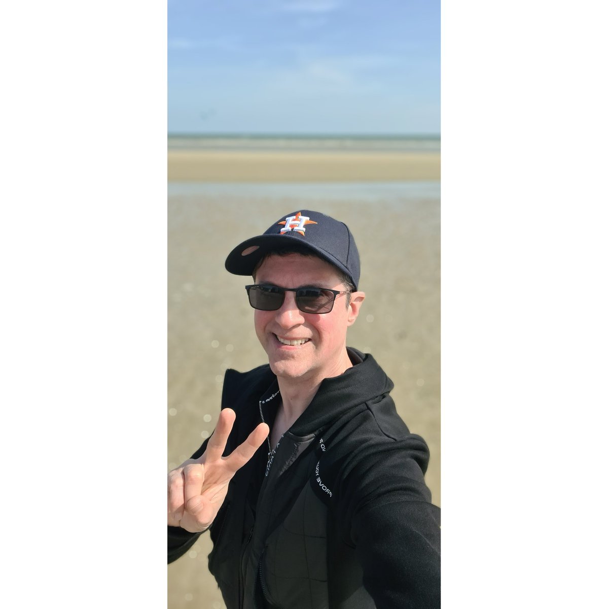 🌟 𝕊𝔸𝕃𝕌𝕋 𝕃𝔼𝕊 𝕎𝕀ℕℕ𝔼ℝ𝕊 😘🌴✨️
☆
#onthebeach #sunny #Normandie #cabourgmonamour #france #youwin