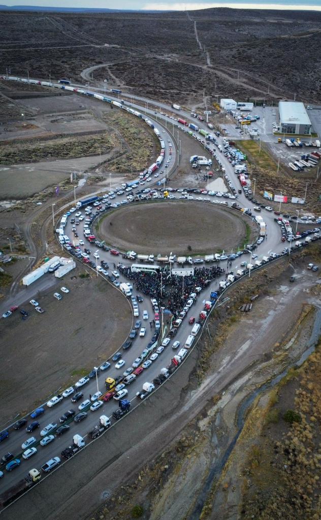 CamionerosChub's tweet image. #Parazo #9M 

#Camioneros en #Chubut encabeza la medida concertada por la CGT  Nacional.

#Camioneros
#TaboadaConducción
#MoyanoesDignidad
#LaPatriaNoSeVende