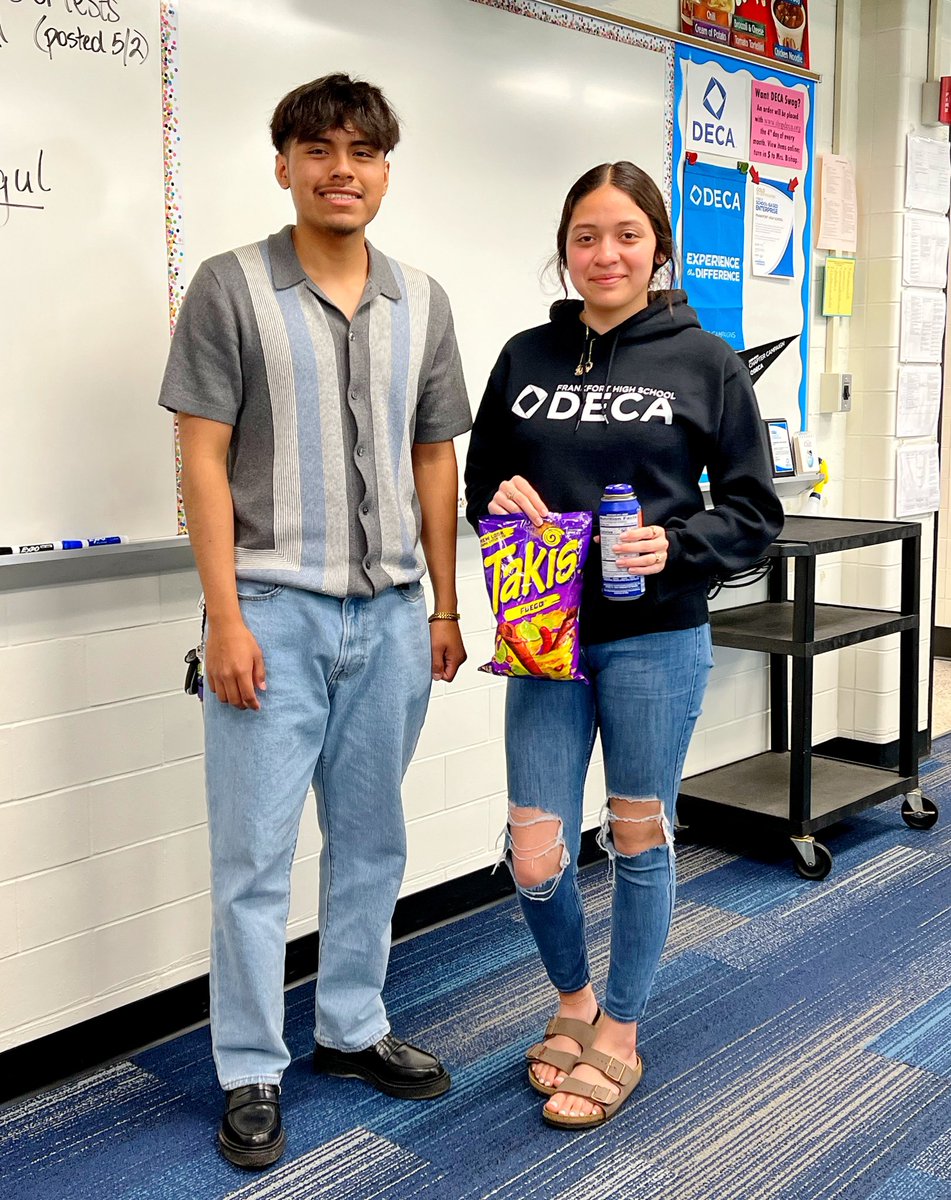 Congratulations Lily Alaniz-Cruz for being recognized as the STAR COOKIE “Employee of the Month” for April! 🤩