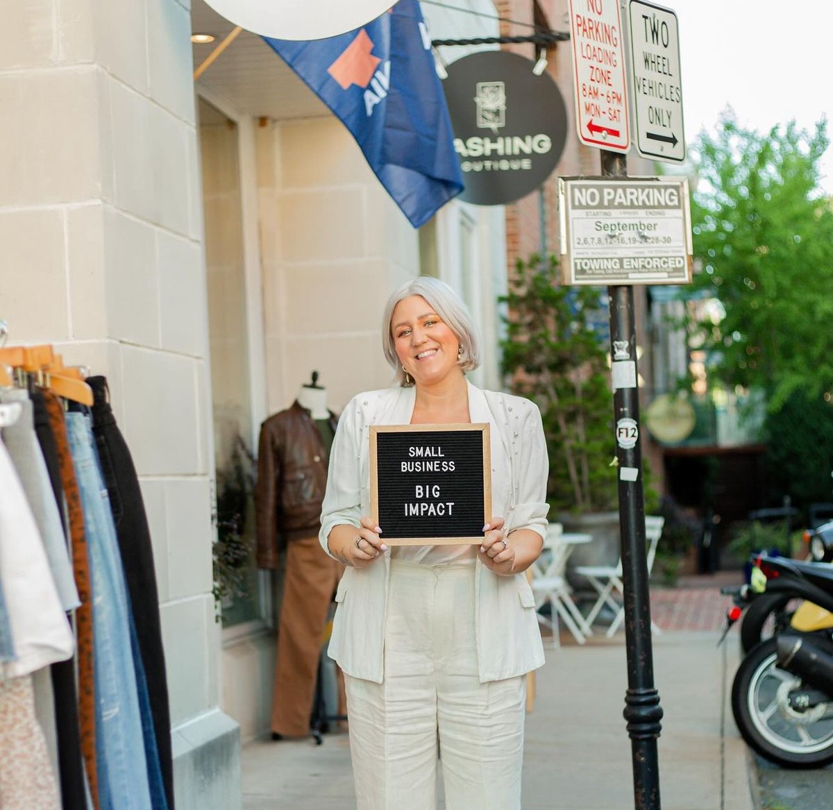 Small business, big impact.🩷 We absolutely love this post from @shopdarlingxdashing! #smallbusiness #smallbusinesscville #buylocal #buylocalcvillealbemarle #albemarlecounty