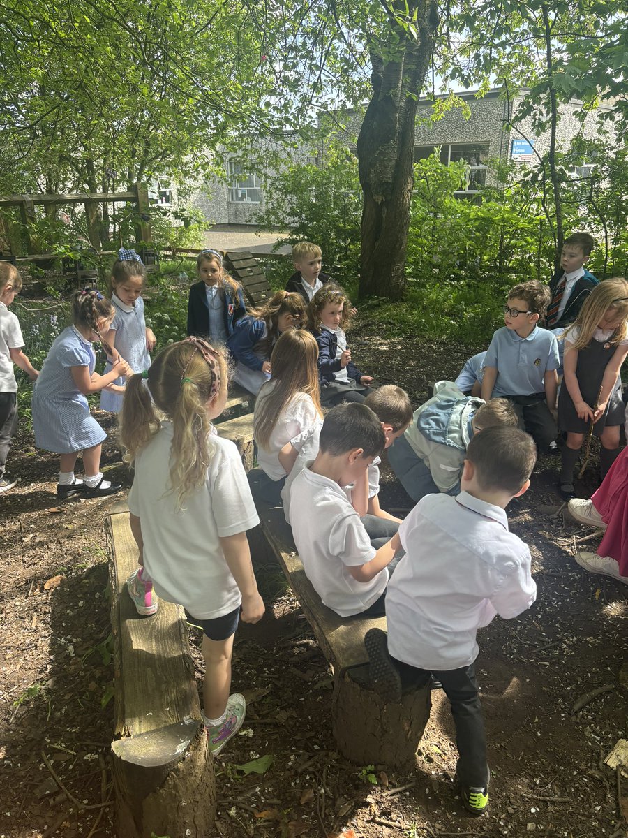 Primary 1 decided to take our learning outdoors and practice our maths skills in Beastie Street. We created repeating patterns using what we could find, and ordered sticks from the smallest to the largest. ✅⭐️ #arkystars #achievingcitizens