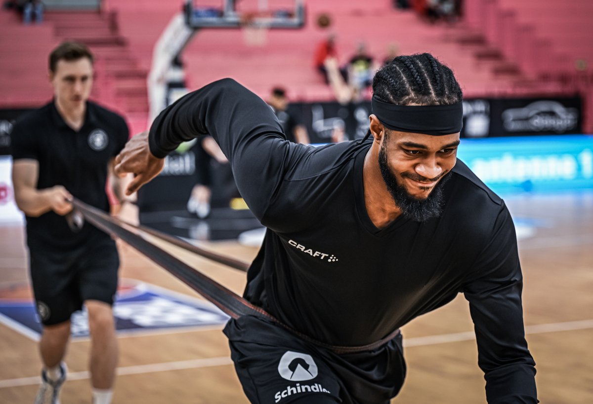 hamburgtowers's tweet image. #Towers_Live Auf geht's! Unsere #StartingTowers vs. @TigersTuebingen   

🏀 #42 Durham
🏀 #3 Hughes
🏀 #11 Christmas
🏀 #13 King
🏀 #18 WoBo

#Dziewa setzt weiterhin verletzt aus. 
📺 Jetzt #LIVE bei @dynsport 👉 twrs.me/dyn | #VeoliaTowersHamburg
