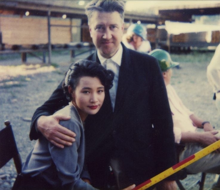 Joan Chen and David Lynch shooting Twin Peaks @JoanChenChong y David Lynch en el rodaje de Twin Peaks . . #davidlynch #twinpeaks #instalike #photography #picoftheday #photooftheday #amazing #pretty #love #cine #cinema #film #films #serie #tvserie #tvseries #joanchen #josiepackard