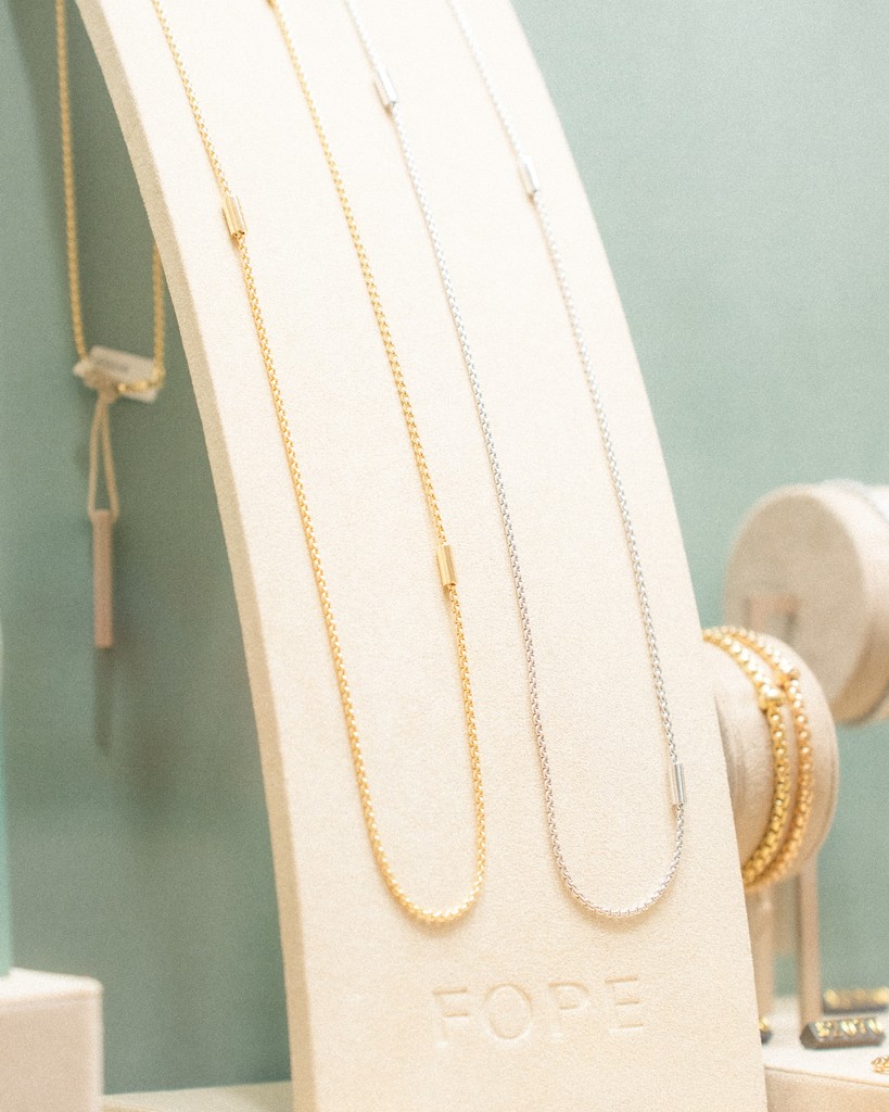Discover the epitome of elegance with our collection of minimalist chain styles from Fope. Elevate your look with timeless sophistication. Fope is available at all three of our showrooms and online (bit.ly/3PO7NBk).