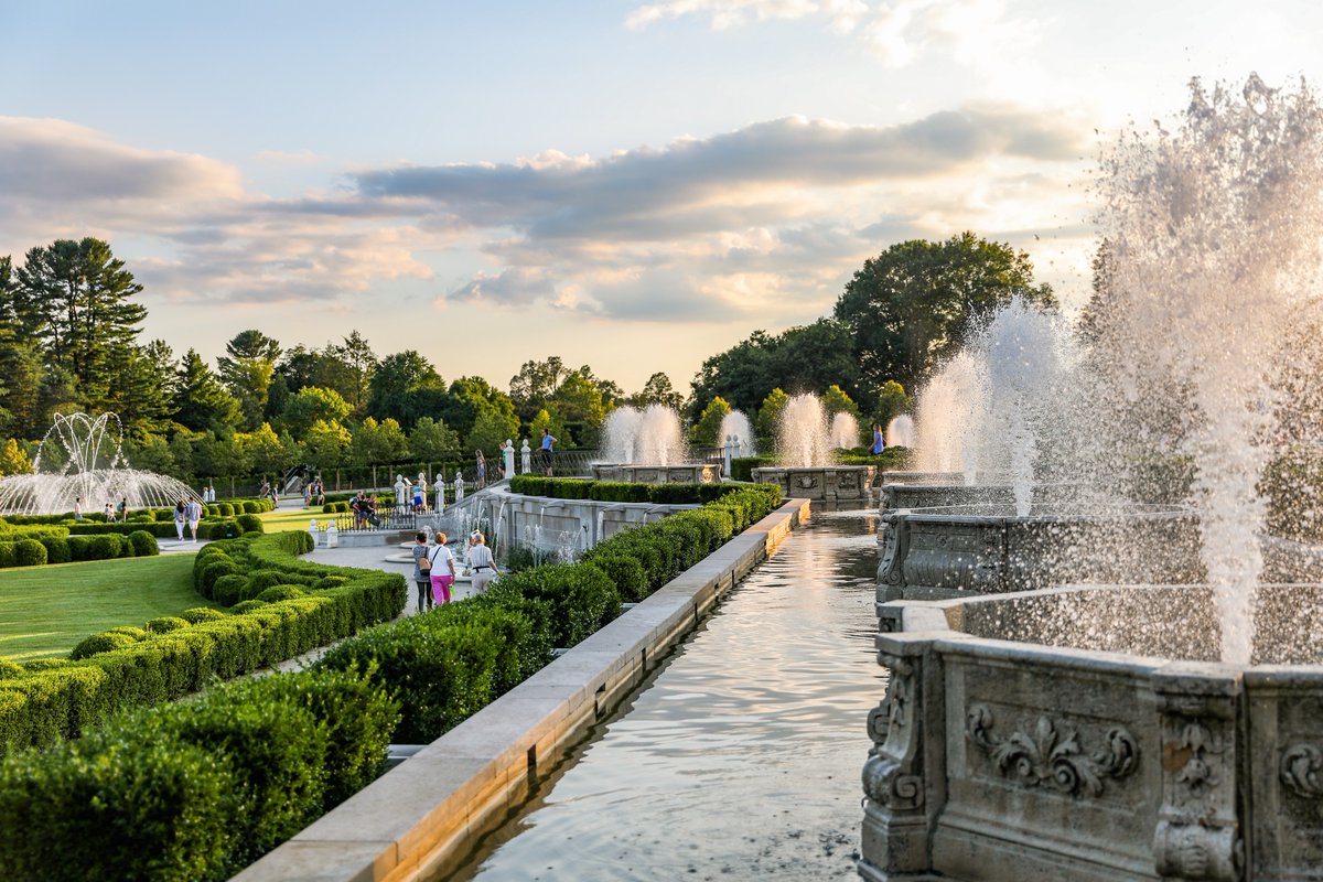 Cue the fountains! ⛲ The Festival of Fountains at @longwoodgardens begins today and runs through September 29. Enjoy spectacular fountain shows with water jets set to music. Learn more about other annual events in the Philadelphia area ⤵️ discoverphl.com/blog/annual-ph… #discoverPHL
