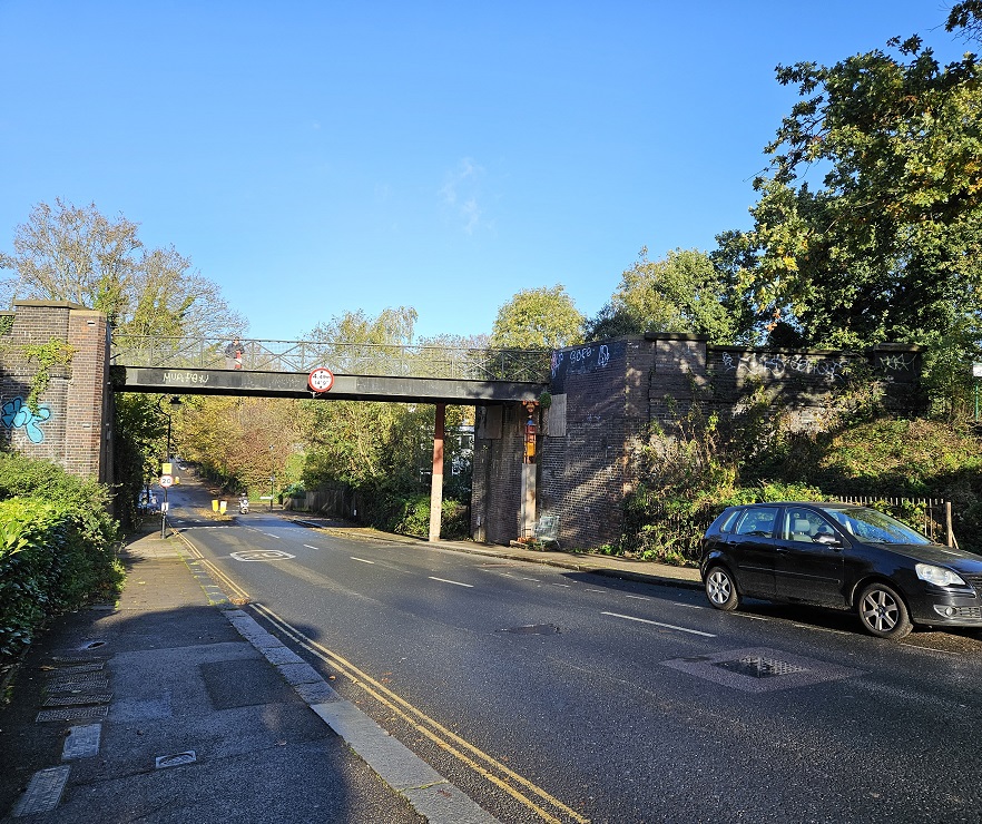 A major project to replace #StanhopeRoad bridge is forging ahead with preparation & enabling work nearing completion before the start of demolition & rebuilding. A part of #ParklandWalk, the bridge needs replacing to guarantee a 120-year lifespan. More: shorturl.at/dsR03