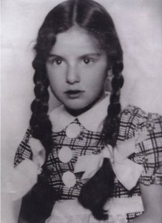 9 May 1932 | A German Jewish girl, Margrit Hedwig Steinweg, was born in Dortmund. She arrived at #Auschwitz on 11 February 1943 in a transport of 1,184 Jews deported from Westerbork. She was among 1,005 of them murdered in a gas chamber after the selection.