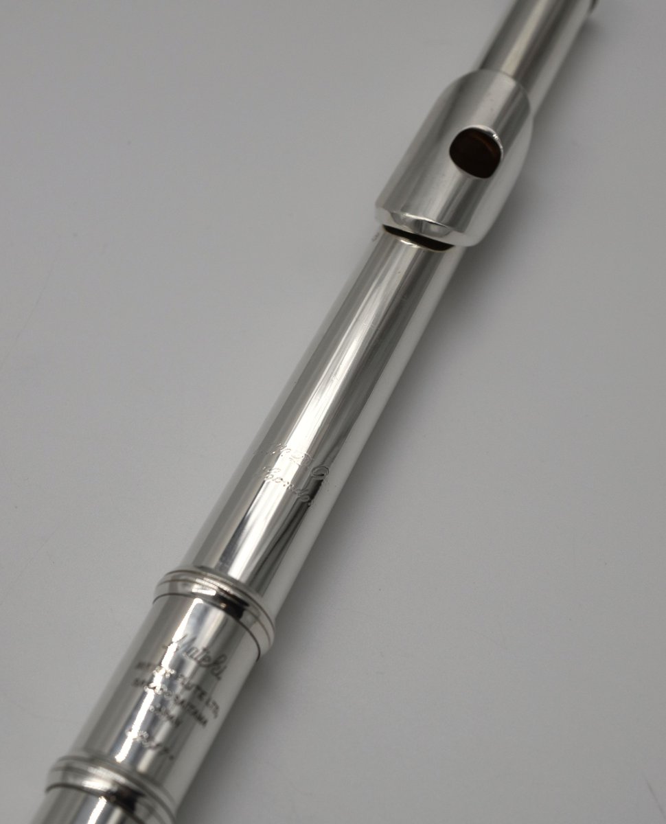 Open offer on a great pre-loved flute! This is a Mateki MO-051 with an Oxley headjoint, in very good condition. More details through the link: bit.ly/4aayK8X #mateki #secondhandflute #flutemusic #flautist #flutist #flutestudent #fluteplayer #flutelove #flute #fluteworld