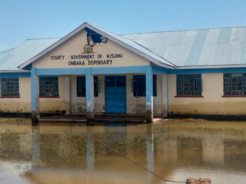 We screened a film at the Ombaka evacuation center, Kisumu County, housing 600 flood-displaced individuals. Challenges include waterborne diseases, limited health access, & poor sanitation. Residents are calling on the county government for urgent intervention.
#WatchDiscussAct