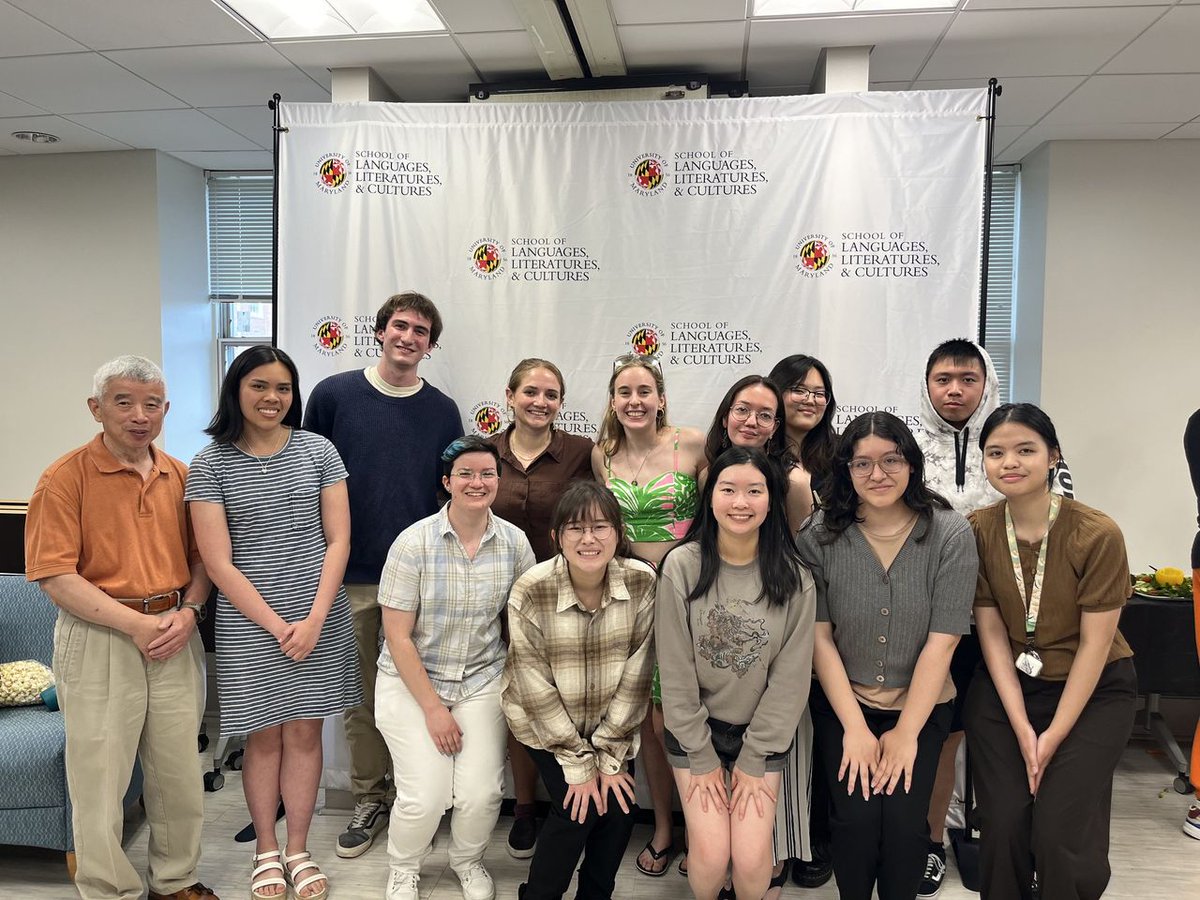 On May 8, SLLC held an Undergraduate Student Awards Reception to celebrate our undergraduate students' achievements and recognize those who had received awards during this academic year.