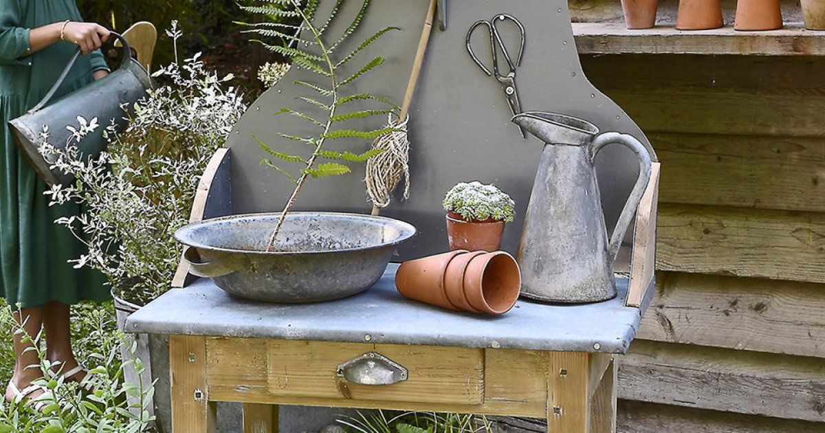 DIY jardin : fabriquer une table de rempotage récup buff.ly/3iZSMMJ