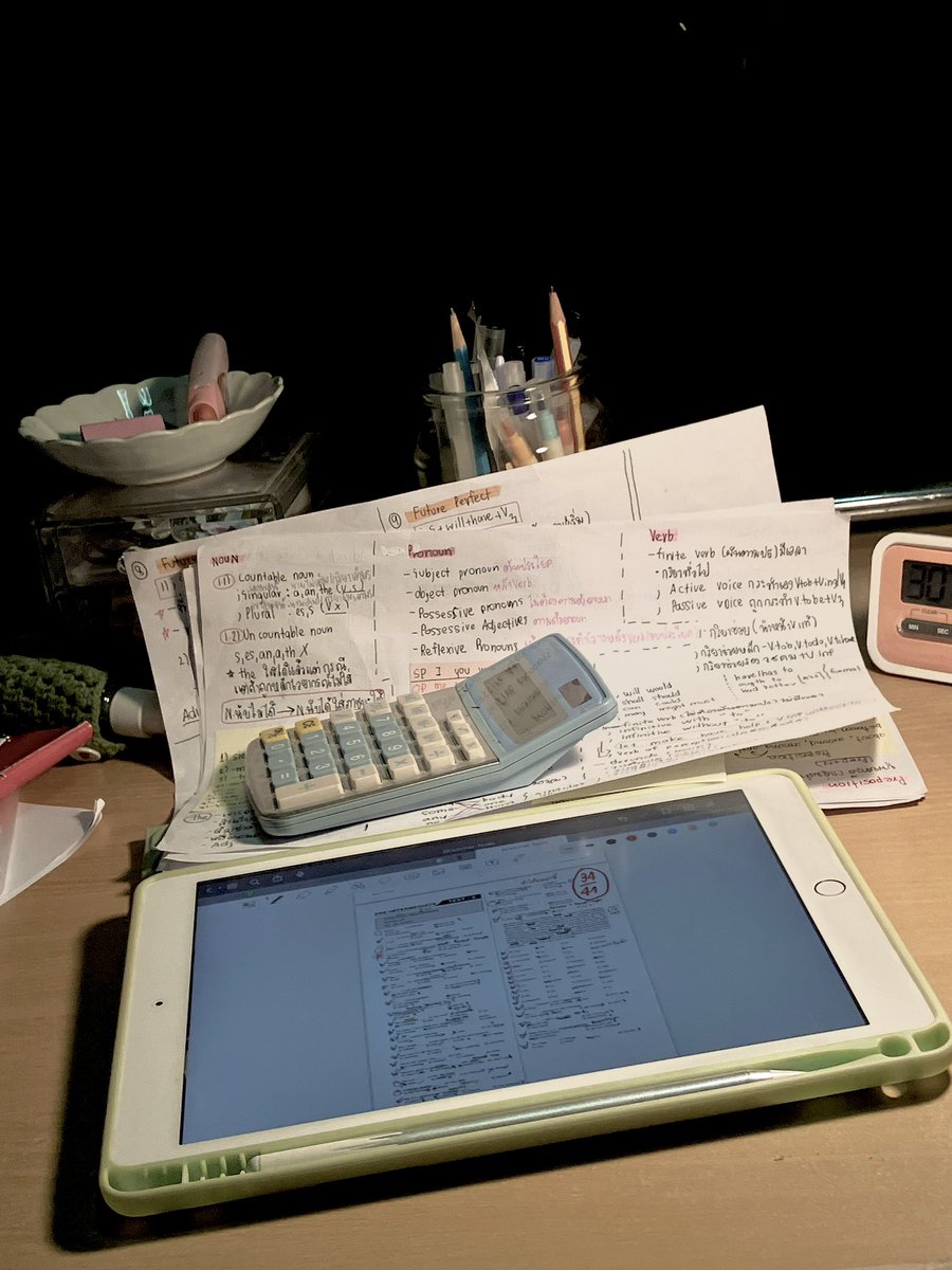 Messy desk #dek68 #studytwt