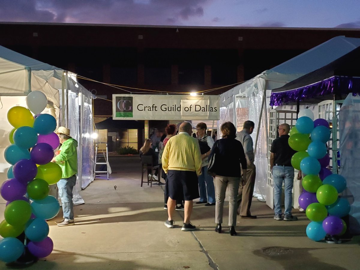 TheCraftGuild's tweet image. The 2024 Spring Show and Sale begins tonight! Immerse yourself in exquisite art, enjoy live tunes, and indulge in gourmet hors d’oeuvres with a glass of wine in hand. Let’s toast to the arts and kick off the Spring Show with a bang!🥂🎨
#CraftGuildofDallas #SpringShow2024