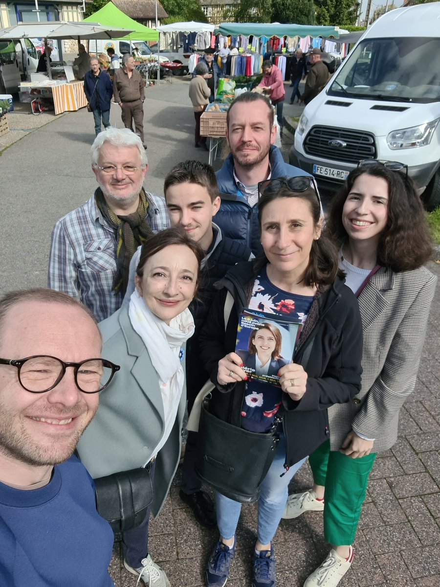 En cette belle journée du 9 mai, nous fêtons l'Europe sur le marché de #Brionne avec les militants <a href="/Renaissance/">Renaissance</a> <a href="/HorizonsLeParti/">Horizons</a> et <a href="/MoDem/">MoDem</a>. Le 9 juin prochain, votons pour <a href="/ValerieHayer/">Valérie Hayer</a> et la liste #BesoindEurope!