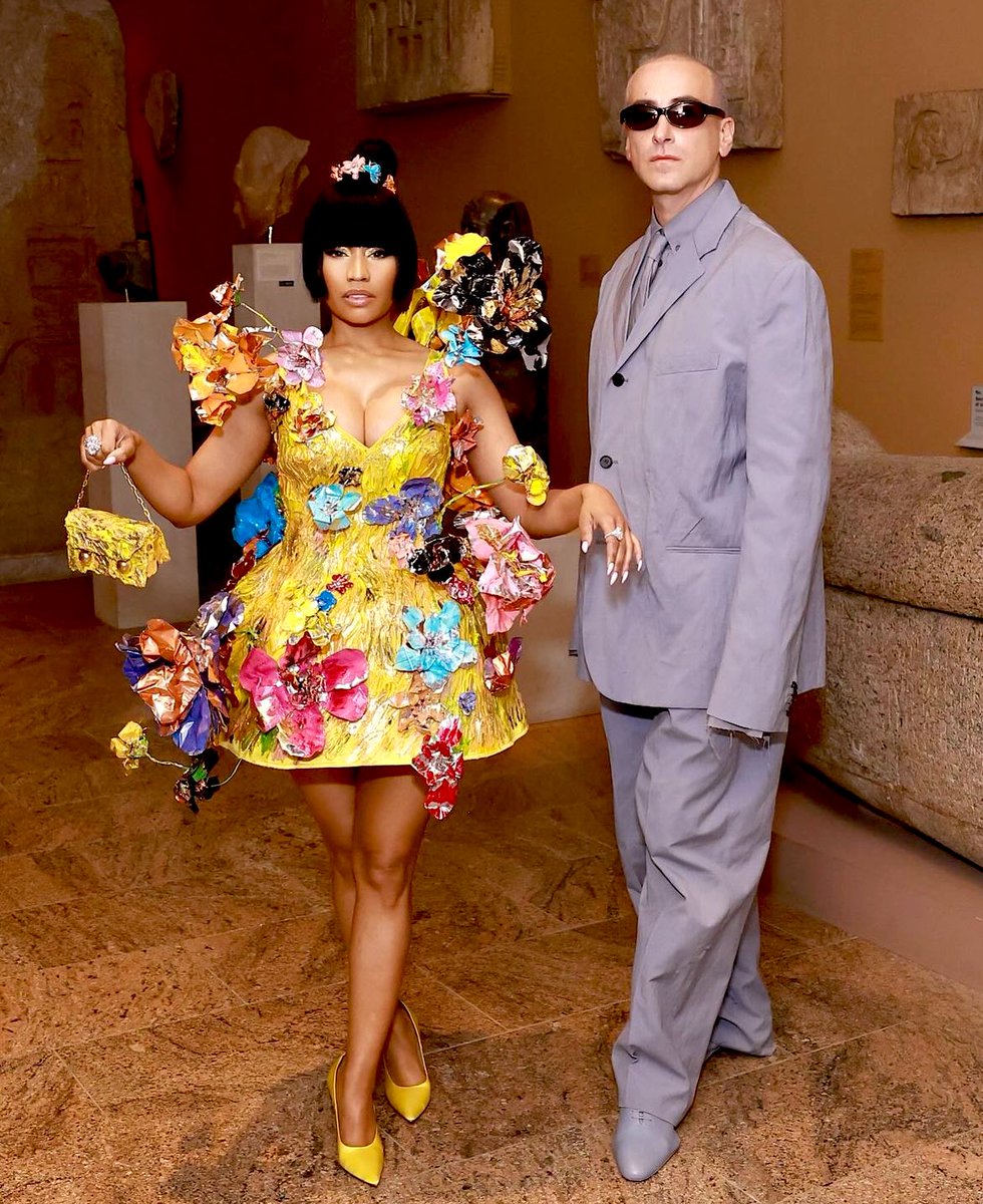 Vogue: Nicki Minaj Gets Ready for the Met Gala 🔗: youtube.com/watch?v=FM3DDc…