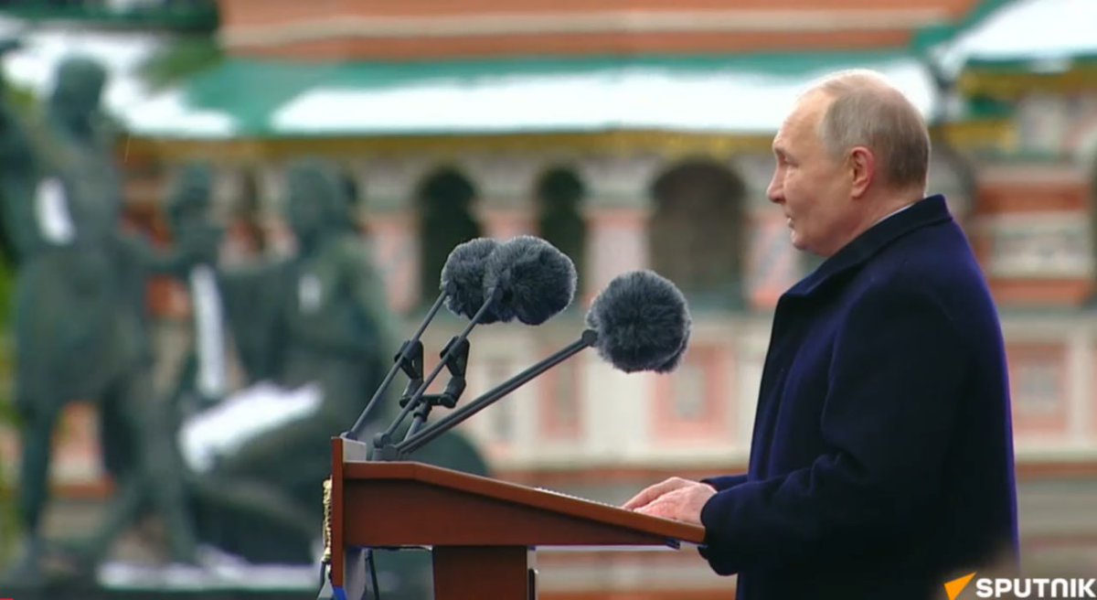 We bow our heads to the perished veterans of World War II, to our comrades who fell in battle with Nazism, Putin says Together, we will ensure a free and safe future for Russia. Victory Day unites all generations, he added.