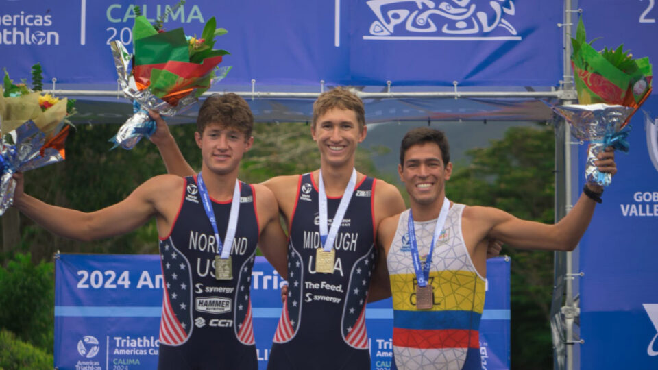 🇨🇴 Hugo Mario Ruíz consiguió el bronce en la Copa América de Triatlón Calima 2024 🏊‍♂️🚴‍♂️🏃‍♂️ 🥉 El colombiano terminó en el tercer lugar, luego de un tiempo de 58 minutos y 33 segundos ⏱️ olimpicocol.co/web/hugo-mario…