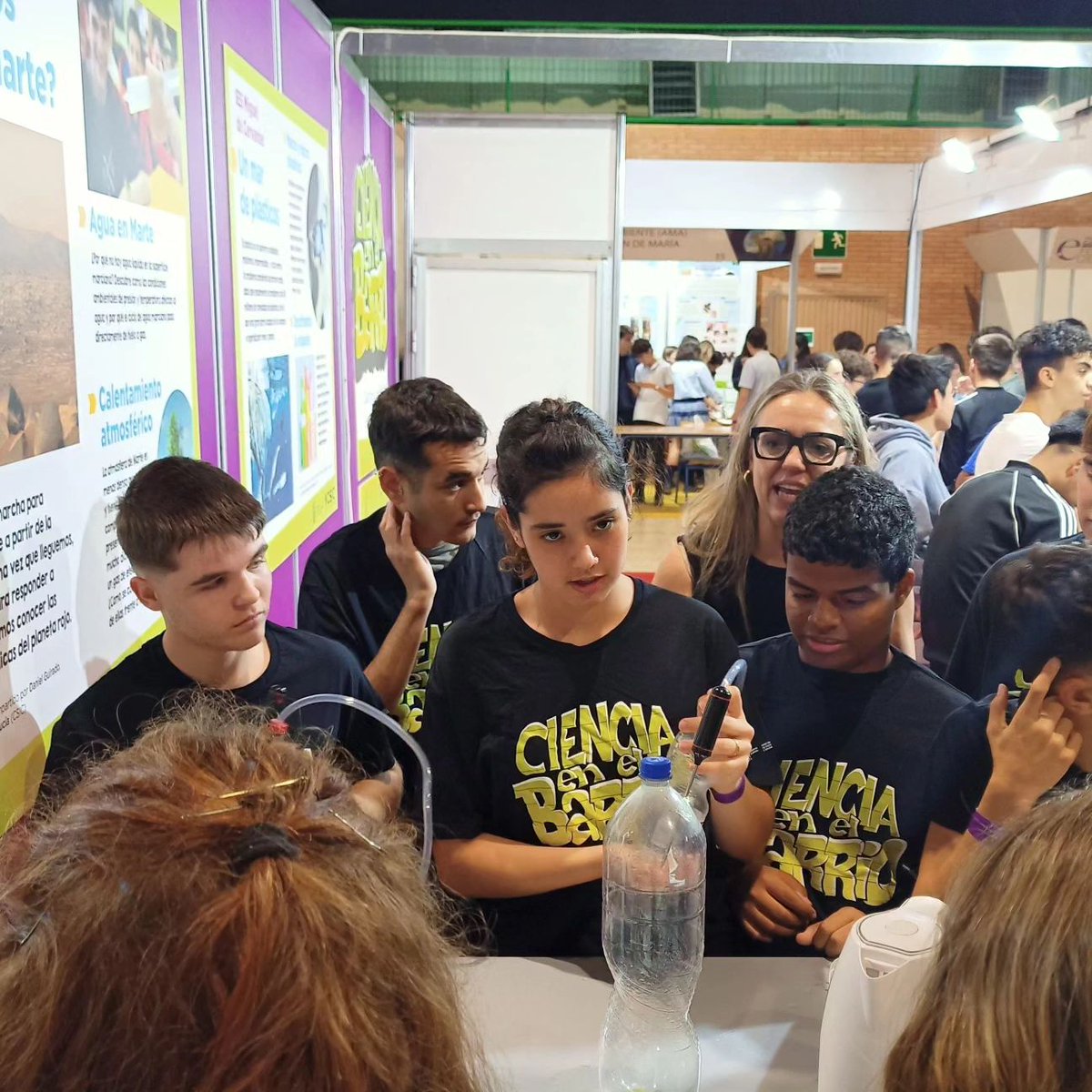 Talleres, experimentos, microcharlas, rompecabezas... Los centros del CSIC y los IES de #CienciaenelBarrio te esperan en la Feria de la Ciencia de Sevilla hasta el 10 de mayo. ¡Acércate al estand 46 de la #22feriaciencia! 👉🏼 csic.es/es/agenda-del-…