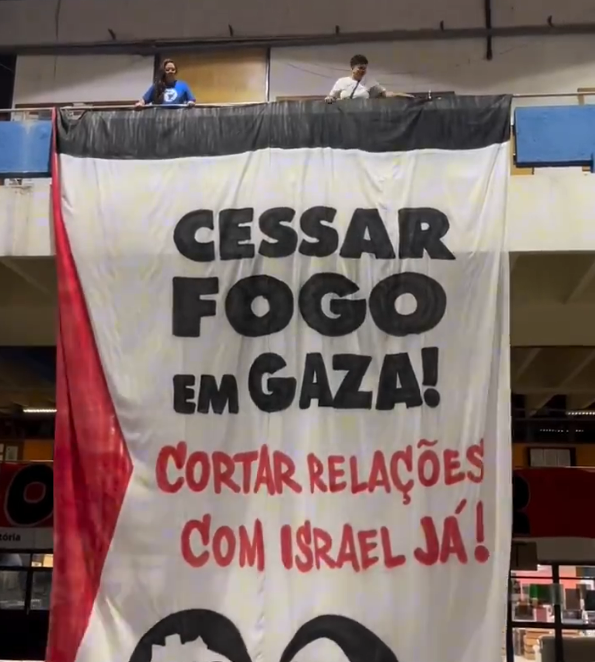 eduardorawet's tweet photo. Vou aproveitar essa foto aqui na USP e fizer algo que não contei no podcast

Eu perguntei lá se tiver cessar fogo, o que aconteceria com o acampamento. A resposta foi que o fim do genocídio era apenas o primeiro passo deles

Quem disser que é só pelo fim do massacre está MENTINDO https://t.co/3NWjiNQYKE